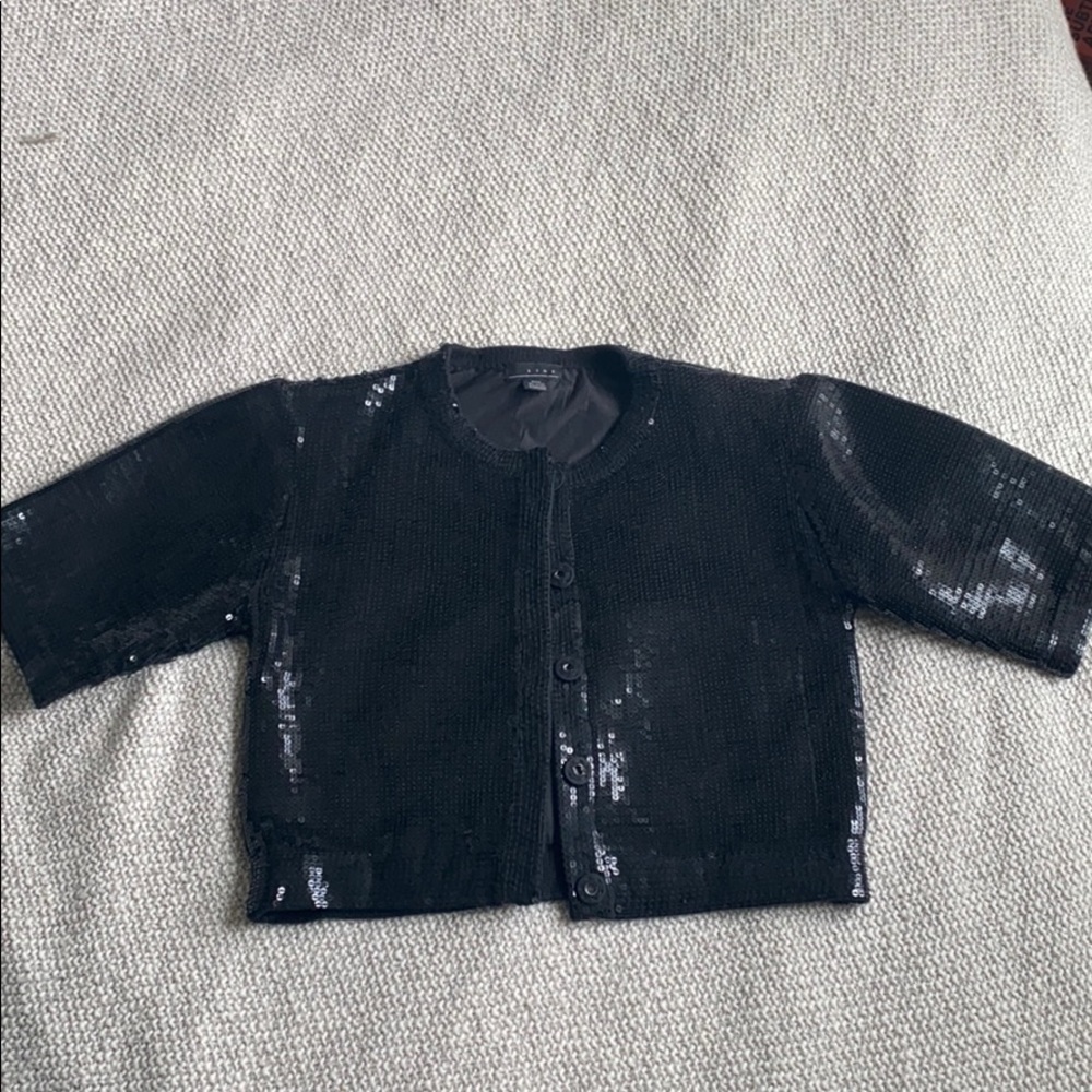🌙3 FOR $20 
LINE brand sequin crop jacket